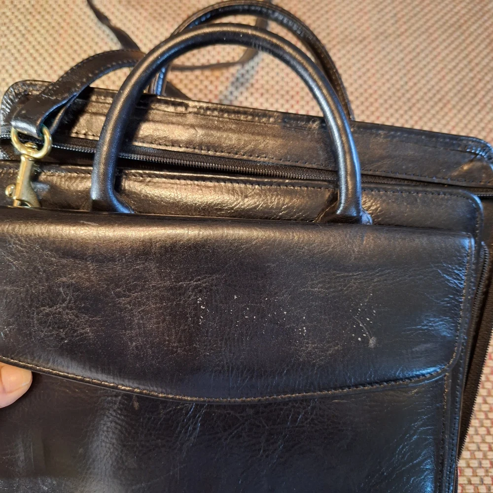Franklin Covey Black Leather Vintage Messenger Crossbody Bag